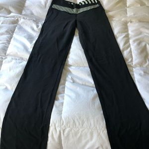 Lululemon 8tall yoga pants flair